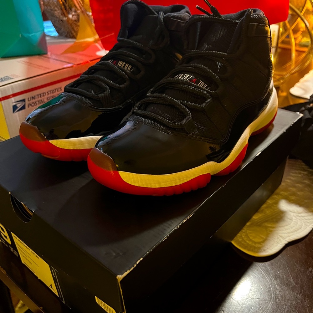 Jordan 11 Playoff aka Bred (2012)